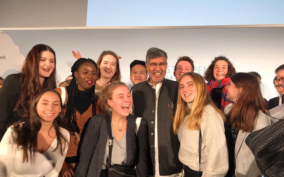 Selfie mit Friedensnobelpreisträger Kailash Satyarthi | © UNICEF Potsdam/2019/Tam Pham