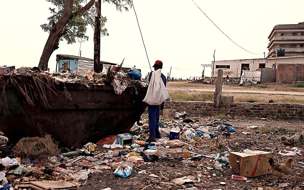 Mosambik-Reise mit Hardy Krüger jr.: Müll in Beira