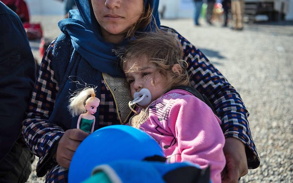 Irak Ankunft Flüchtlingscamp erschöpft UNI225353
