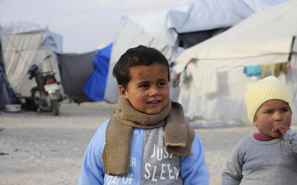Im Mahmoudli-Camp hat UNICEF Tausende Kleidungssets verteilt. 