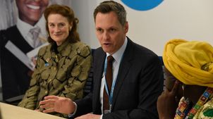 UNICEF Geschäftsstelle: Henrietta Fore und Roberto Benes führen ein Meeting.