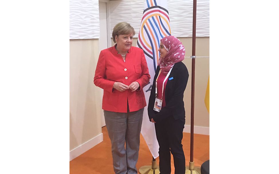 Hamburg: Muzoon spricht mit Bundeskanzlerin Angela Merkel.