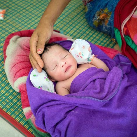 Impfungen Baby: Elterntipps für Impfungen für Babys und Kleinkinder: Schlafendes Baby