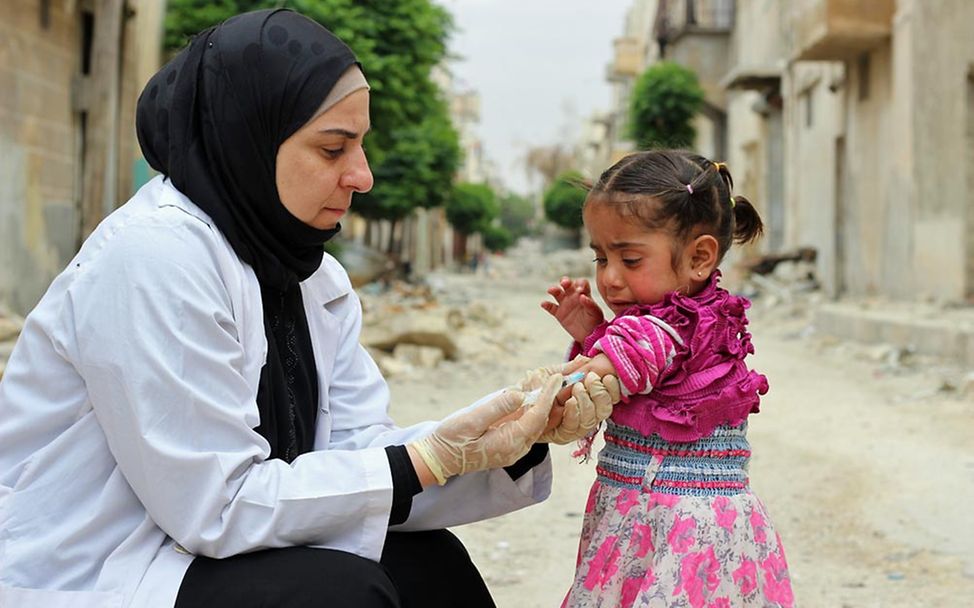 Spenden für Syrien: UNICEF liefert auch nach Kriegsbeginn weiterhin Impfstoffe nach Syrien. 