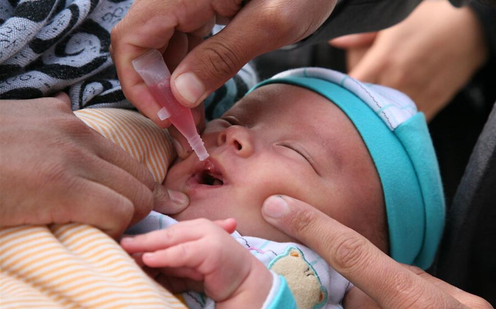 Impfungen Baby: Für Babys ist die Polio-Impfung lebenswichtig. 