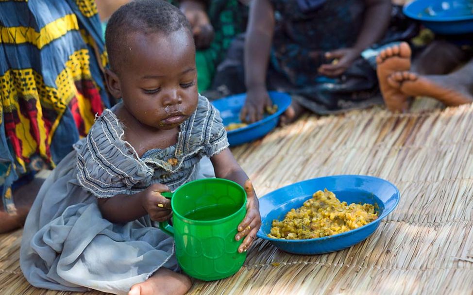 Hungernde Kinder in Afrika: UNICEF schult Gesundheitspersonal im Umgang mit Mangelernährung.