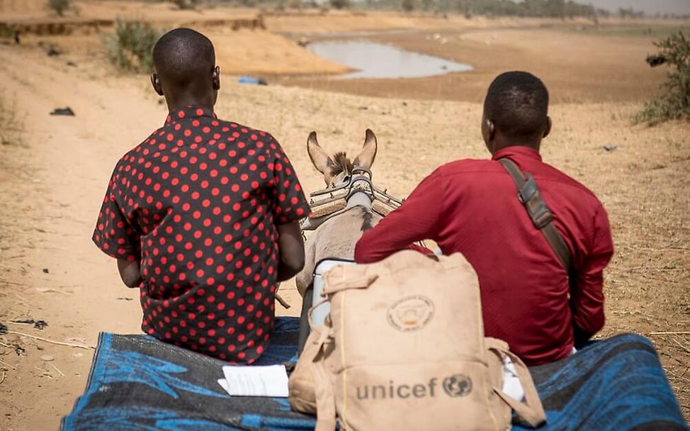 Spenden, wo es am Nötigsten ist: UNICEF-Impfhelfer unterwegs mit dem Pferd in Mali