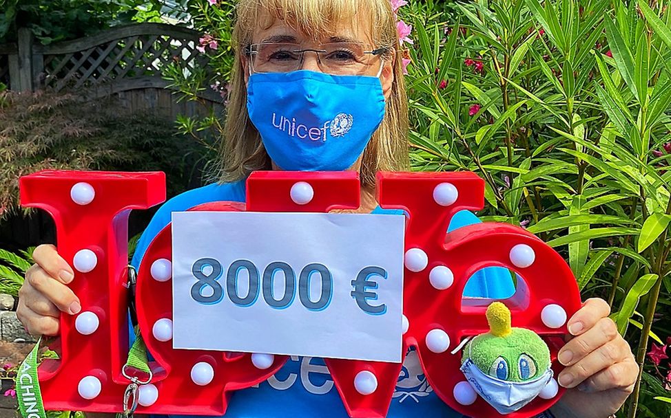 8000 Euro_ Masken-Spenden