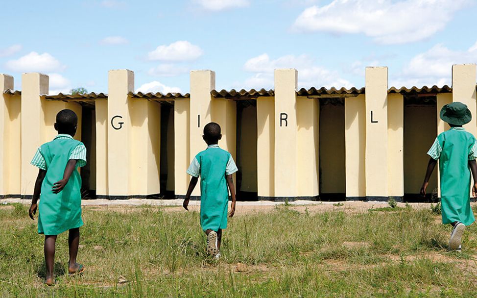 Spenden Bildung: Verbesserung auch im Sanitärbereich: UNICEF baut auch neue Toilettenanlagen wie hier nur für Mädchen.