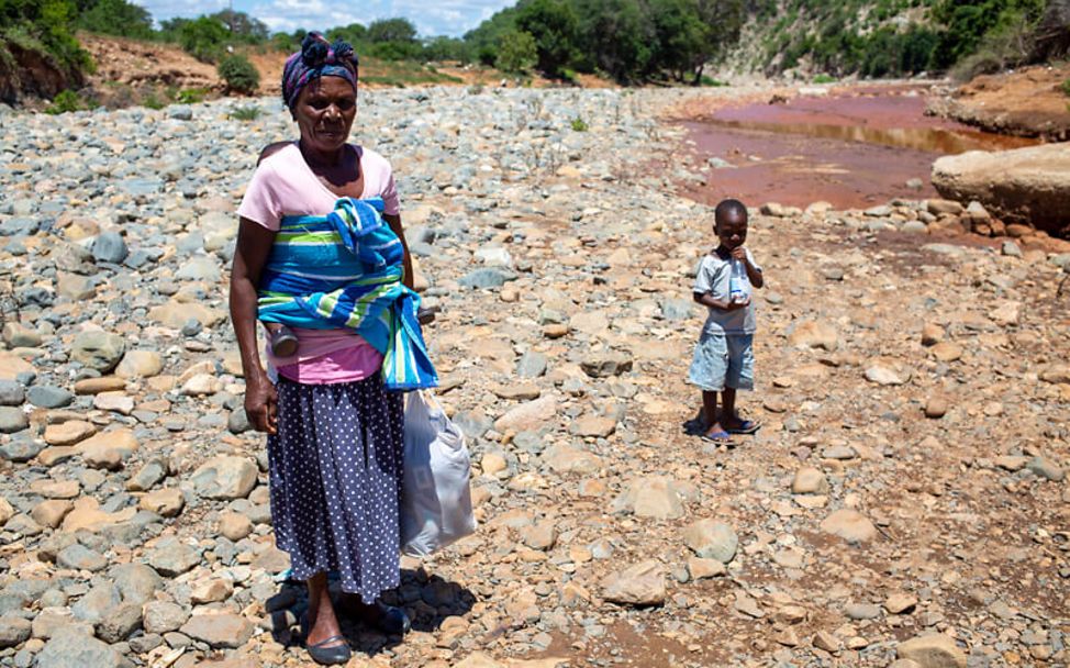 Dürre in Simbabwe: Ein ausgetrockneter Fluss