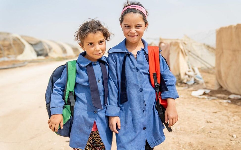 Nothilfe: Mariam (6) und Malak (9) freuen sich auf die Schule.