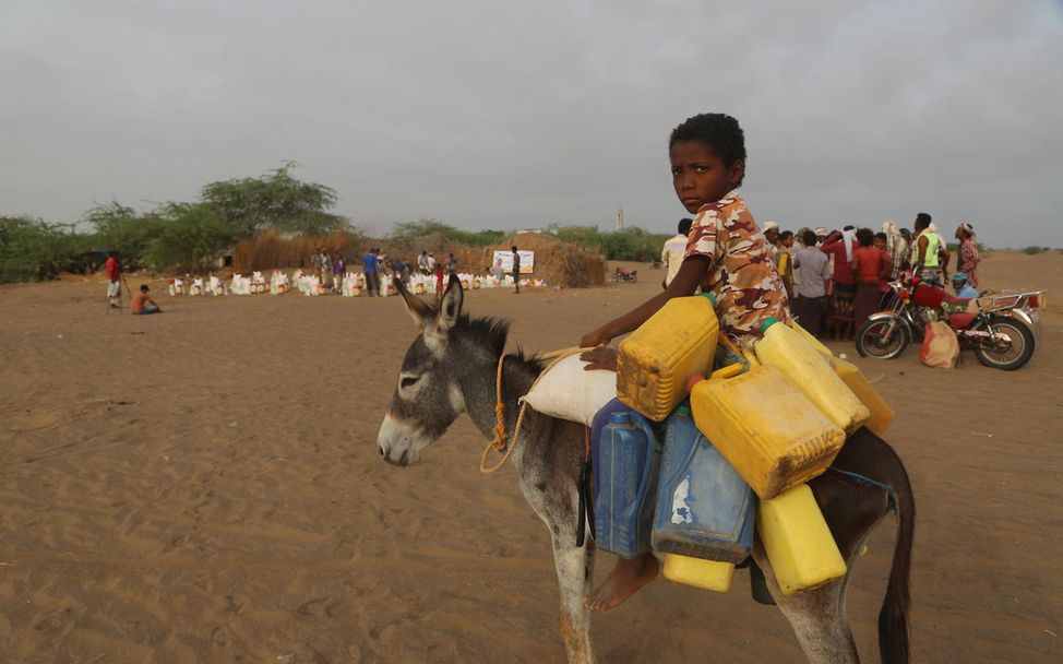 Trinkwasser: Kinder im Jemen fehlt der Zugang zu sauberem Wasser.