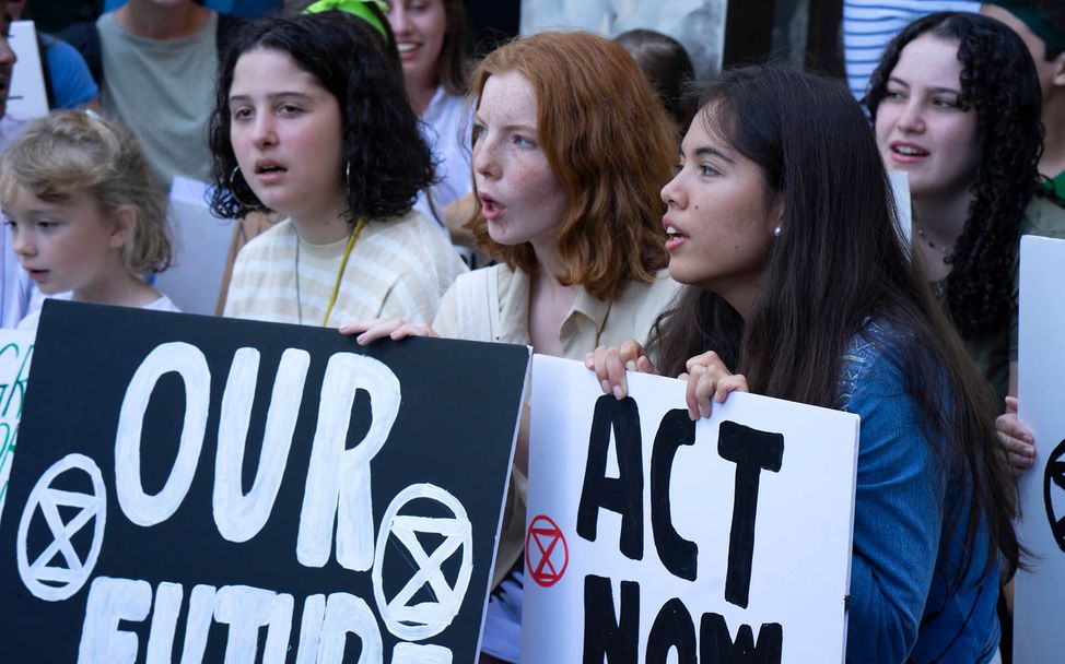 Aktionstag Kinderrechte: Junge Klimaaktivisten demonstrieren für eine bessere Zukunft