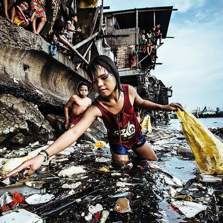 Die Kinder, der Müll und der Tod - das UNICEF-Foto des Jahres 2019 © HartmutSchwarzbach/argus/UNICEF/dpa