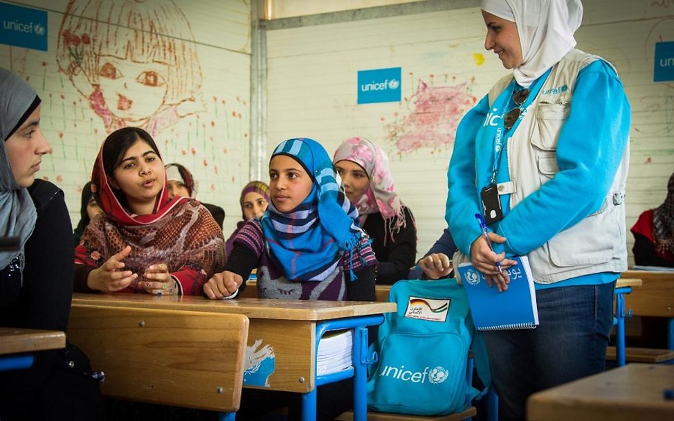 Flüchtlingscamp zaatari: Muzoon trifft Malala aus Pakistan.