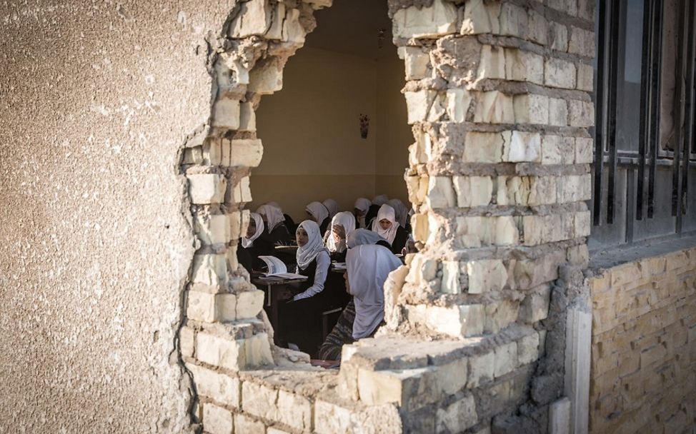 Irak: Lernen in einem zerstörten Klassenzimmer in Falludscha.