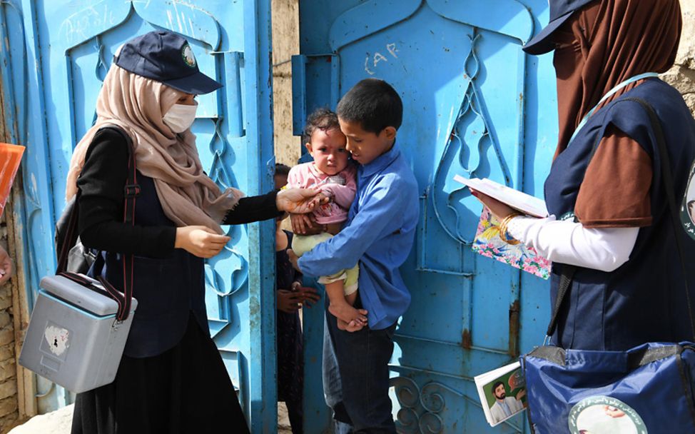 Impfungen gegen Polio in Afghanistan: Helfer gehen von Haus zu Haus