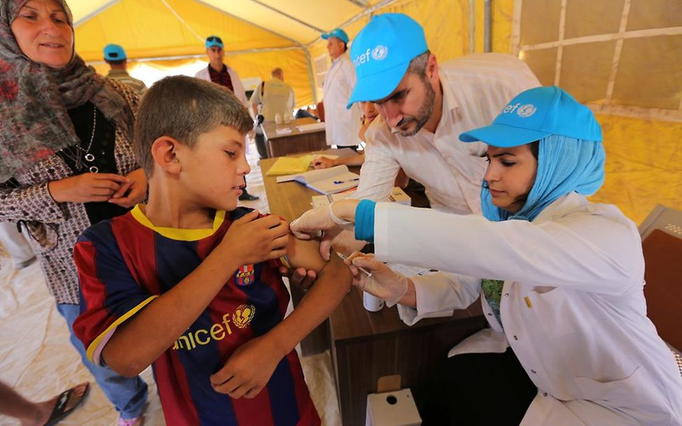 Impfung im irakischen Flüchtlingslager Kawrgosk. © UNICEF/Aziz. 