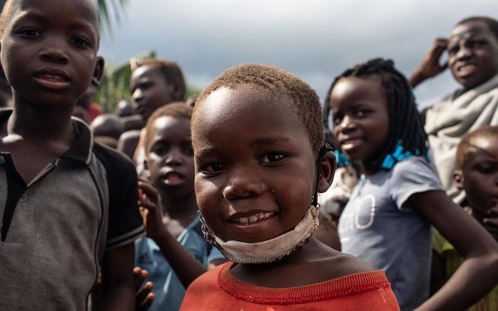 Mosambik Sturm Eloise: Ein Junge lächelt in die Kamera