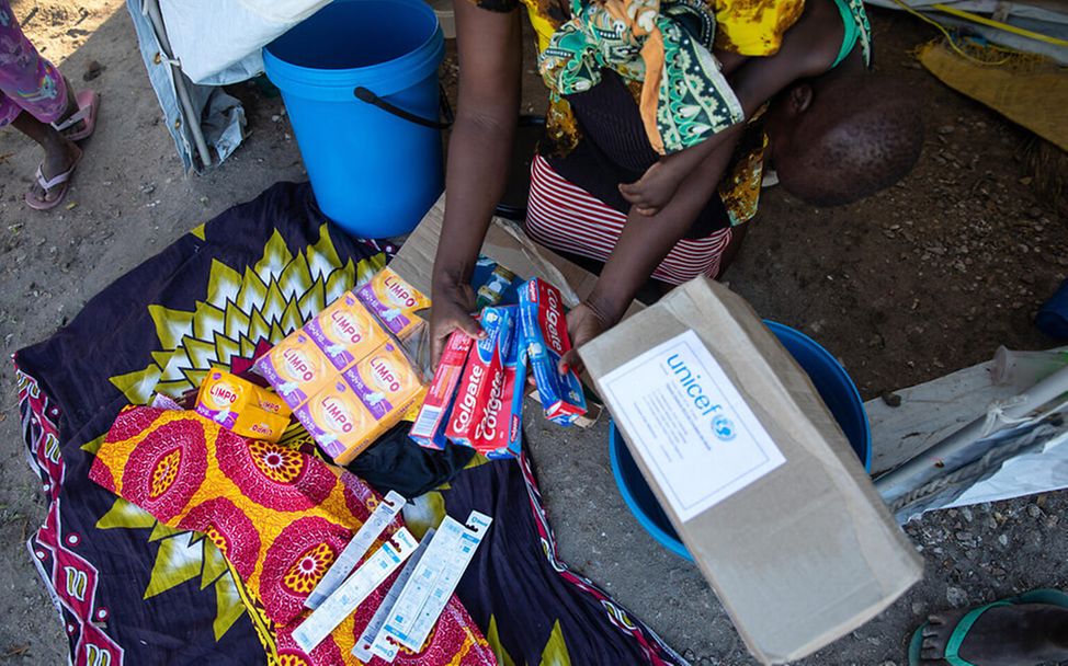 Mosambik: Nach Sturm Eloise bekommt Catarina Hilfsgüter von UNICEF