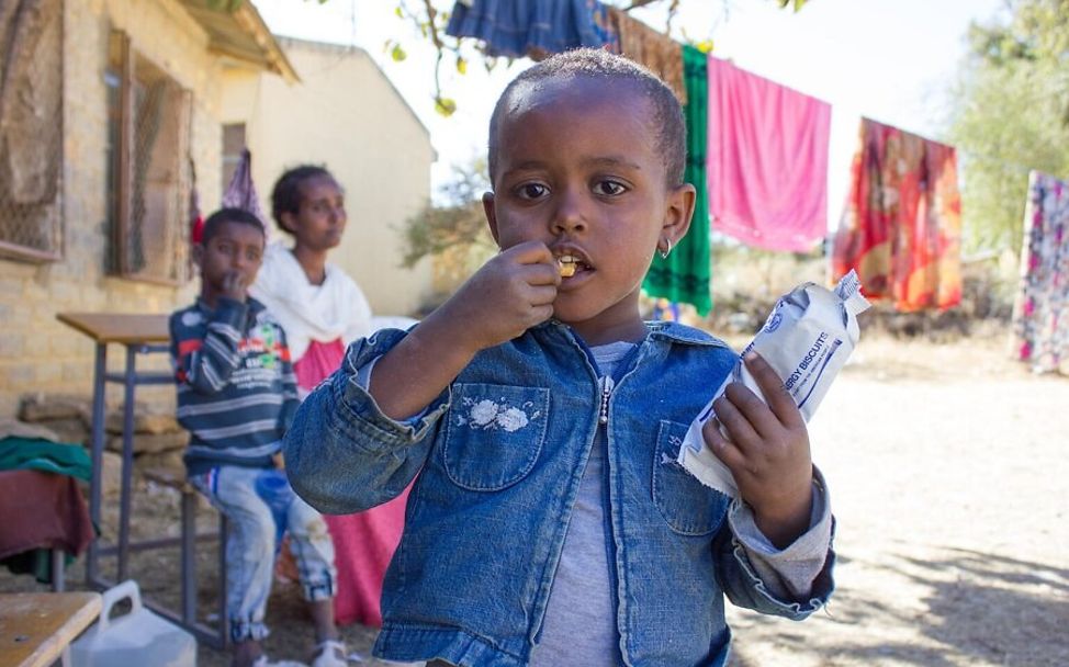 Äthiopien: Die dreijährige Milen musste ihr Zuhause verlassen.