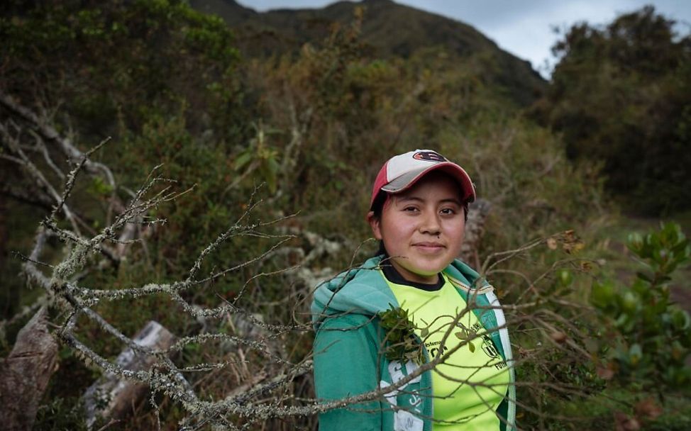 Ecuador: Die 16-Jährige holt aus einem Fluss "heiliges Wasser".