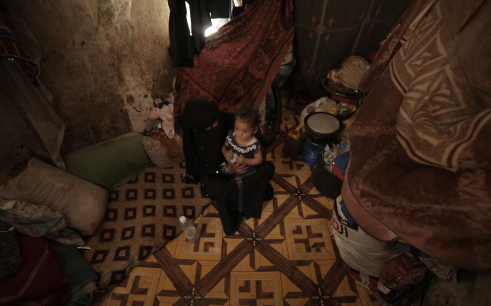 Hunger im Jemen: Das Zuhause von Baby Nour: Ein winziger, baufälliger Raum