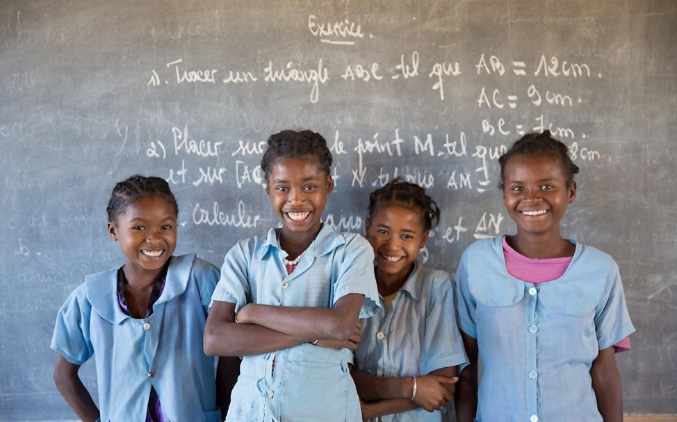 Madagaskar: UNICEF baut Klassenräume, sanitäre Anlagen und Trinkwasseranschlüsse.
