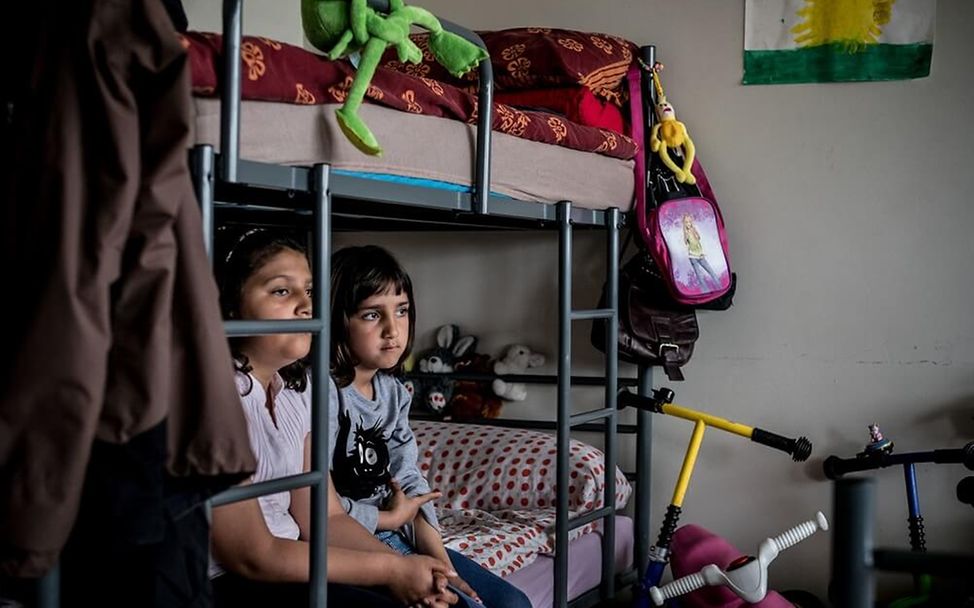 Flüchtlingsheim: Schwestern Mahi und Ajin aus Syrien.