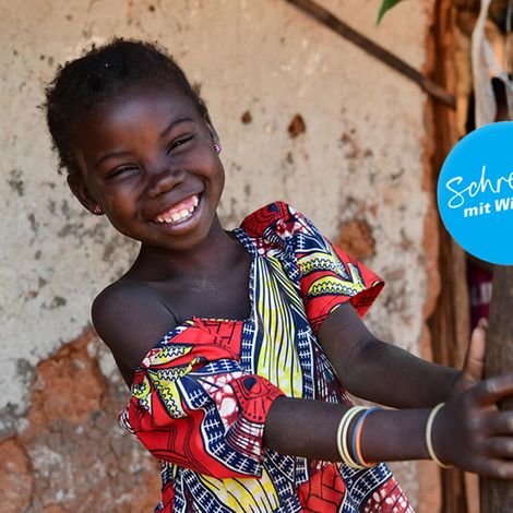Kamerun: Mädchen lächelt.