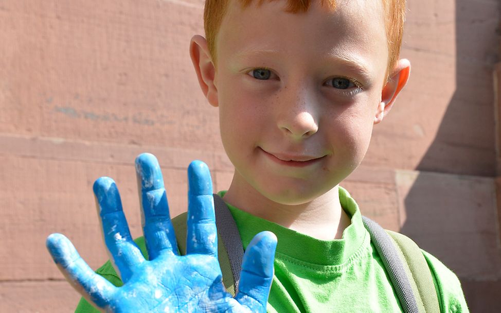 Blaue Hand drauf für Kinderrechte! Farbe bekennen und am 20. November die UN-Kinderrechtskonvention feiern.