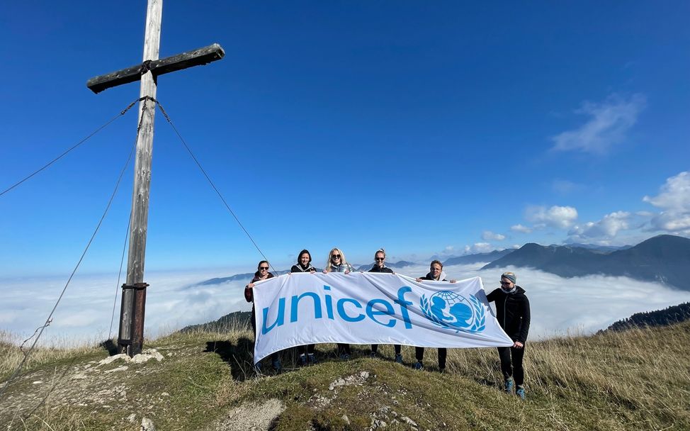 Ein letzter UNICEF-Gruß vom Gipfel.