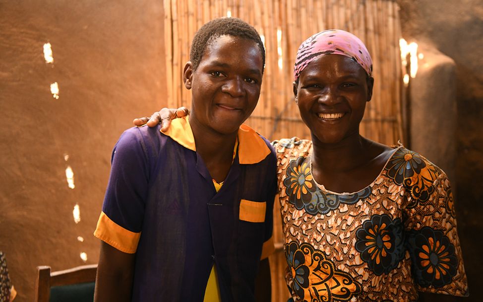 Malawi: Besucher einer Familie