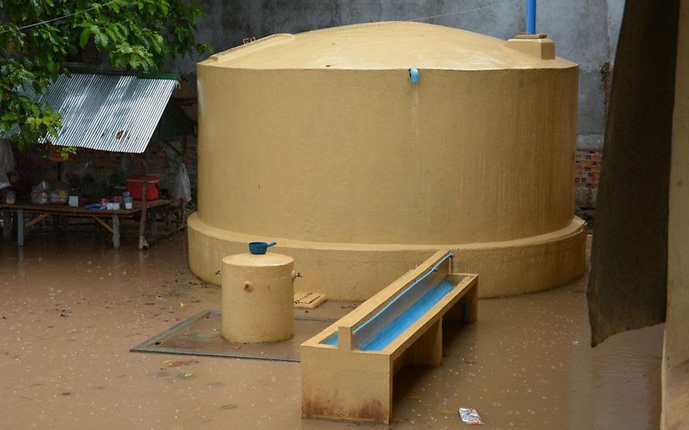 Regenwassertank für sicheres Trinkwasser © UNICEF DT/2013/Berger