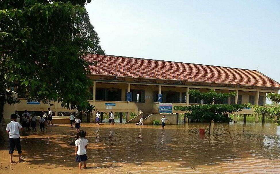 Kamndoscha: Eine überschwemmte Schule