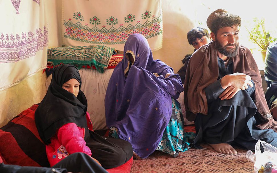 Afghanistan: Das Mädchen Bibi Asma und seine Familie haben das UNICEF-Team eingeladen