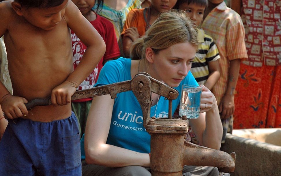 Eva Padberg: Besuch von UNICEF-Projekten in Kambodscha