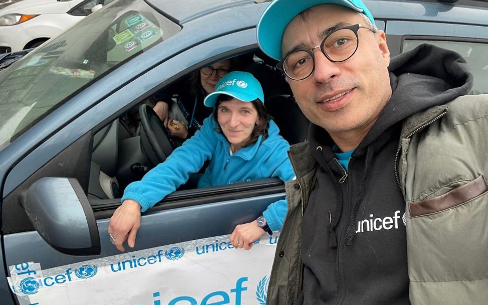 Ukraine-Konflikt: Selfie von Michaela Bauer mit dem UNICEF-Team im Auto.