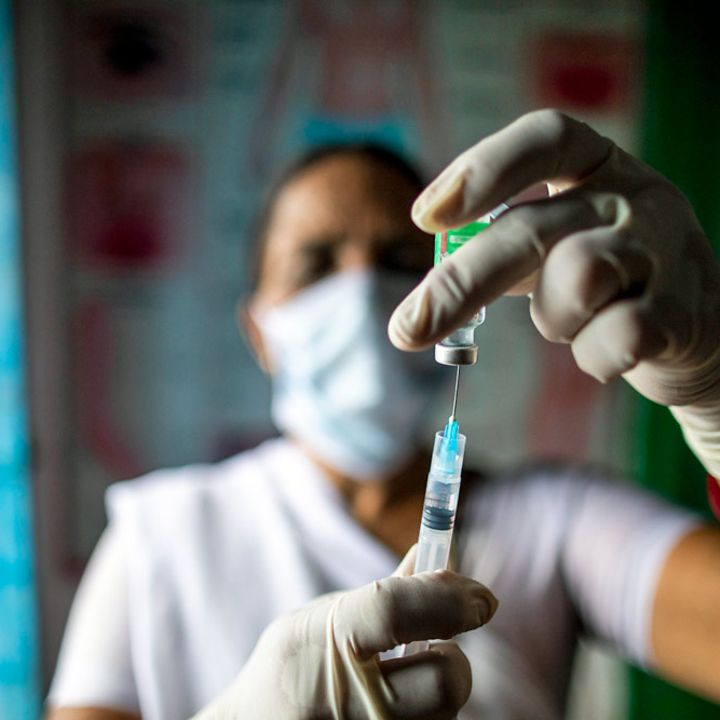 Spenden für COVAX: UNICEF beschafft und liefert weltweit Corona-Impfstoffe.