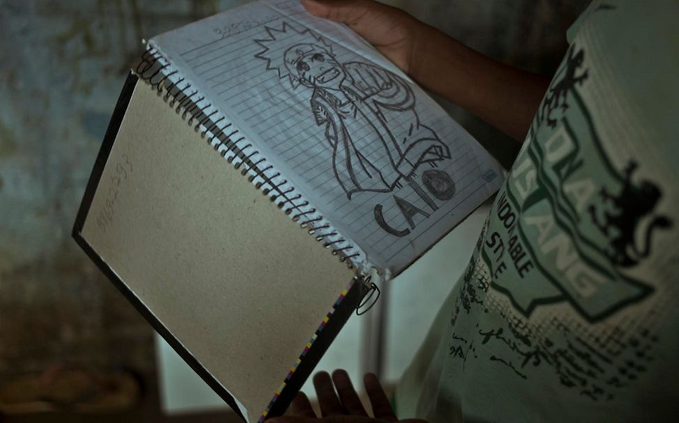 Brasilien: Caio hat Naruto in seinen Schreibblock gezeichnet.