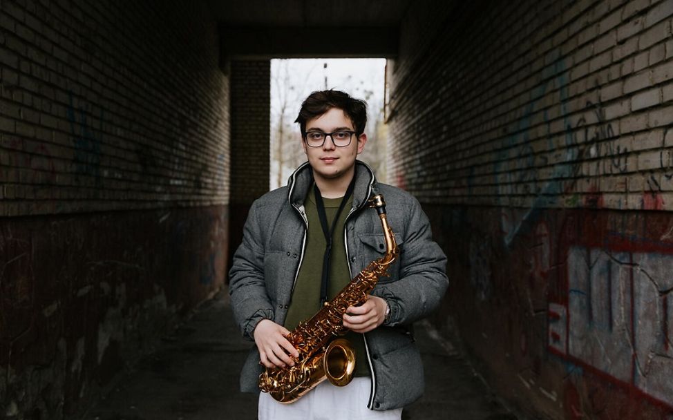 Ukraine: Serhii mit seinem Saxophon.