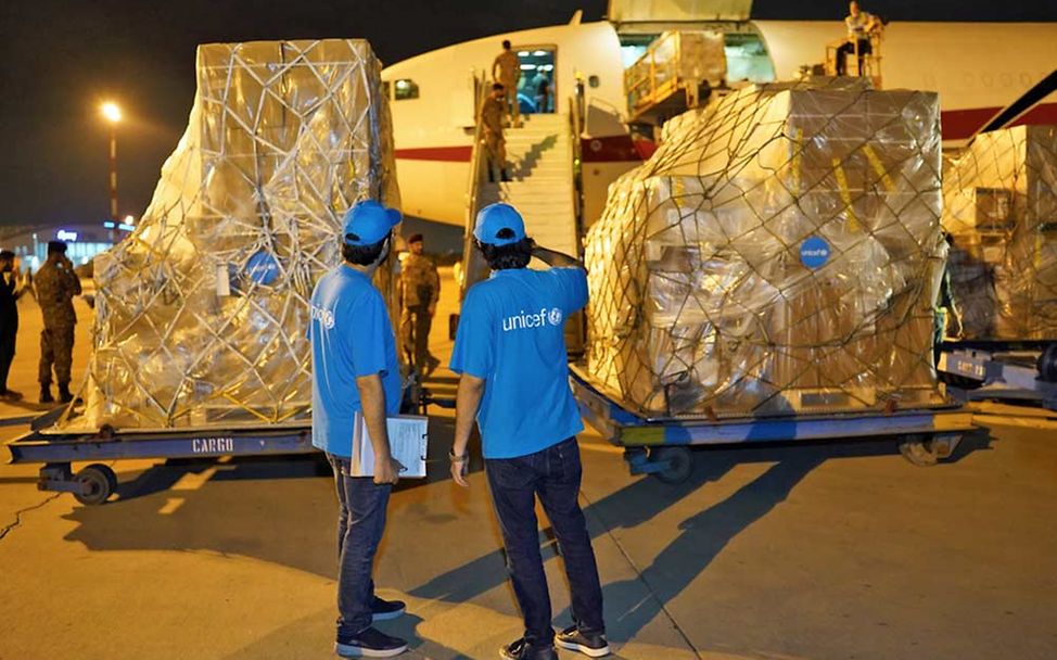 UNICEF-Hilfsgüter werden in Pakistan eingeflogen, um den Monsun-Opfern zu helfen.