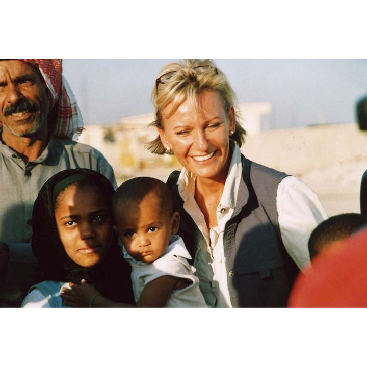 UNICEF-Botschafterin Sabine Christiansen auf einer Irak-Reise im Jahr 2003.