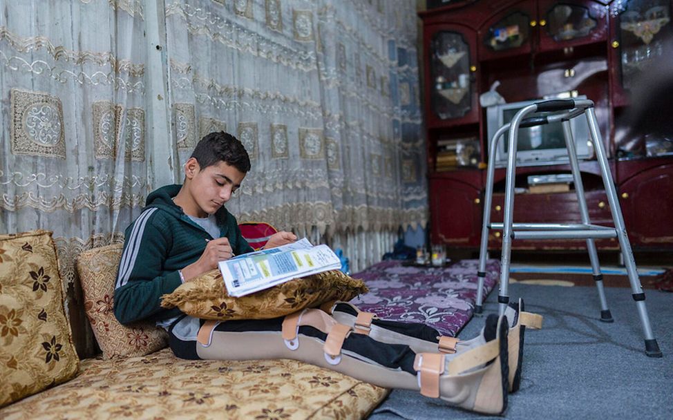 Syrienkrieg: Abdulla (14) lernt zuhause.