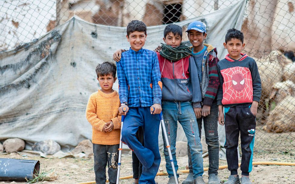 Syrienkrieg: Der 12-jährige Jumaa zusammen mit seinen Freunden.