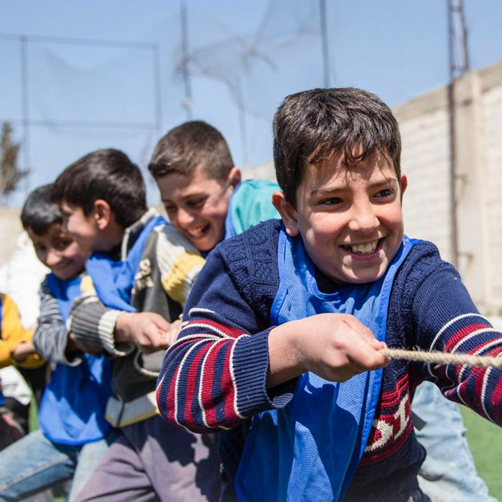 Syrienkrieg: Kinder spielen Tauziehen | © UNICEF/Belal