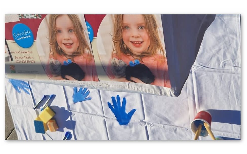 20. Nov. 2022 Blue Hand Aktion der UNICEF-Hochschulgruppe Göttingen