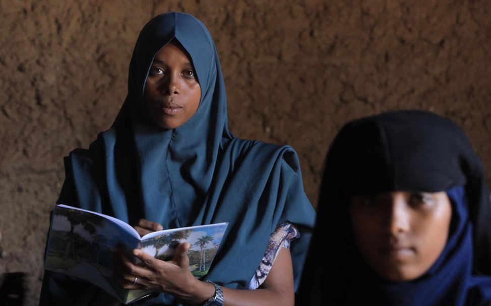 Kinderehen Äthiopien: Fiinxee konnte sich aus ihrer Ehe befreien und geht jetzt wieder zur Schule