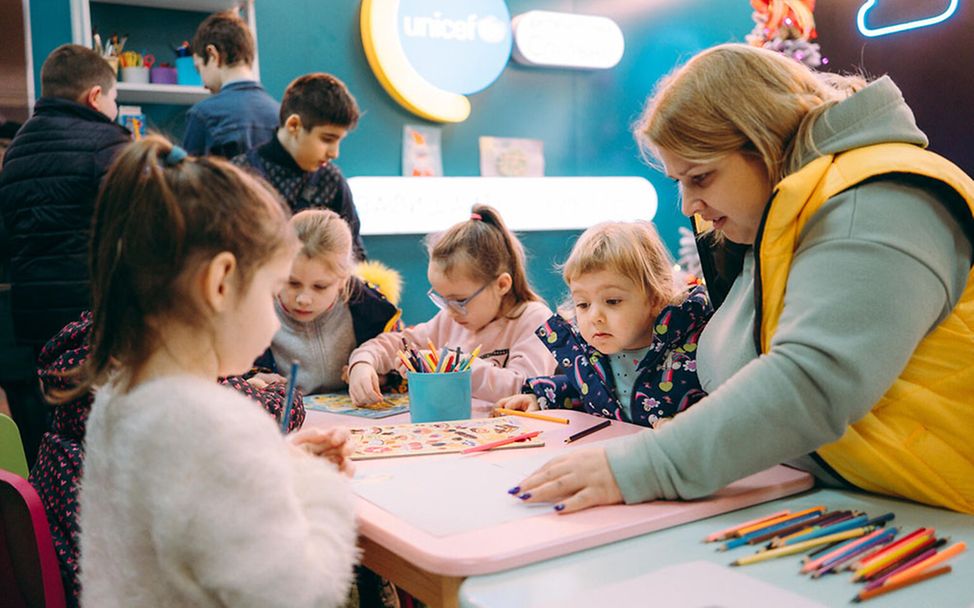 Ukraine-Krieg: Ein Spilno-Kinderzentrum in der U-Bahn 