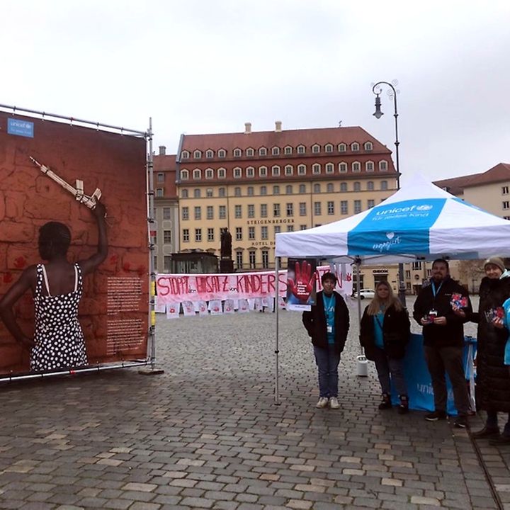 UNICEF Dresden Aktionsstand Red Hand Day 2023